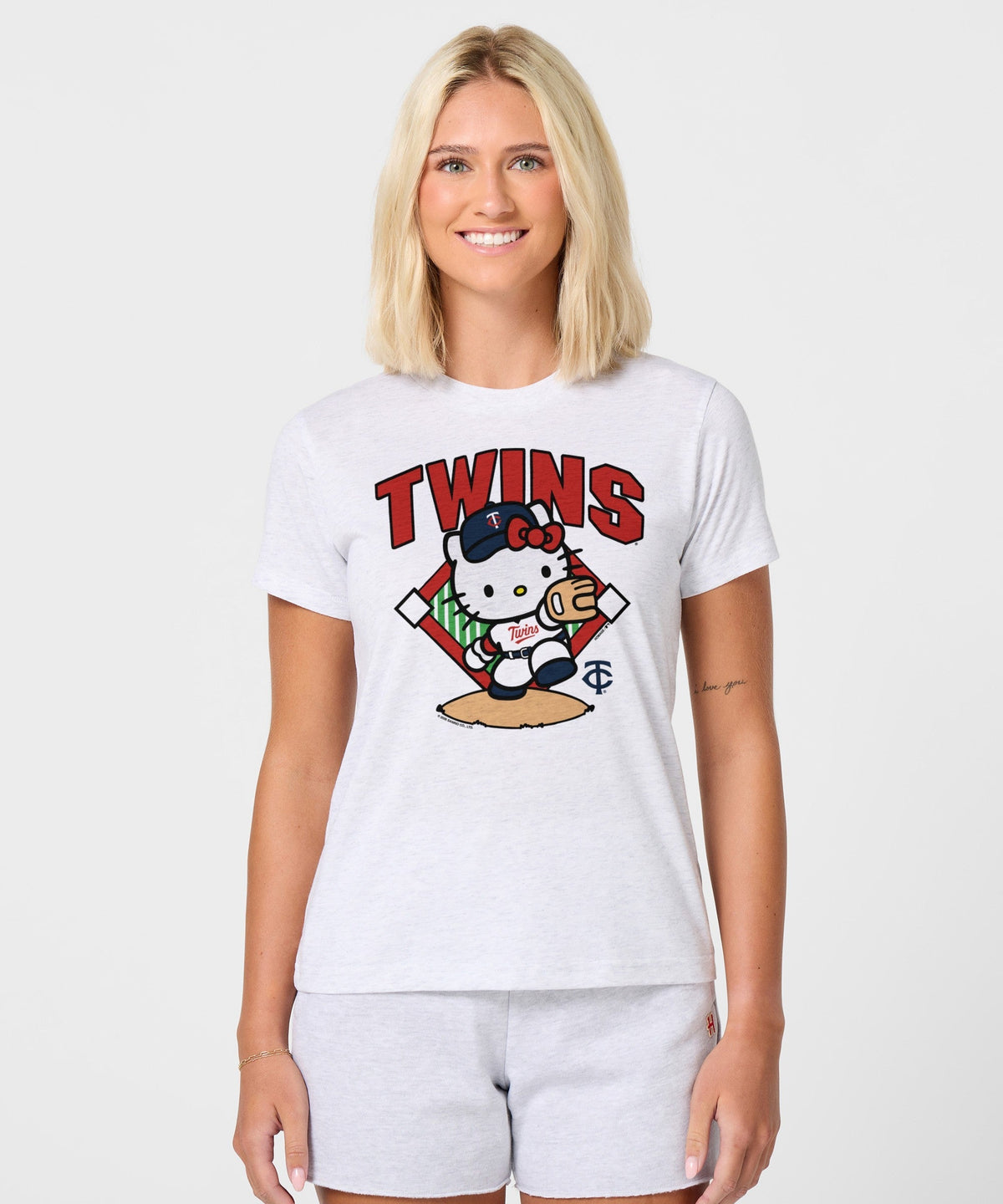 Women's Hello Kitty x Minnesota Twins Throw product image 3